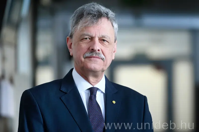 Dr. M&aacute;tyus L&aacute;szl&oacute;