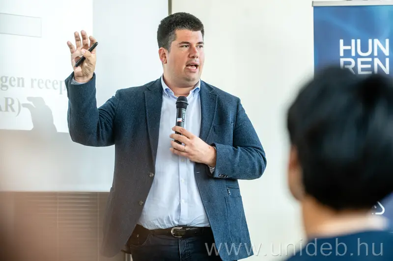 Dr. Sz&ouml;őr &Aacute;rp&aacute;d